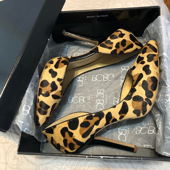 BCBG LEOPARD HEELS - Picture 5 of 5